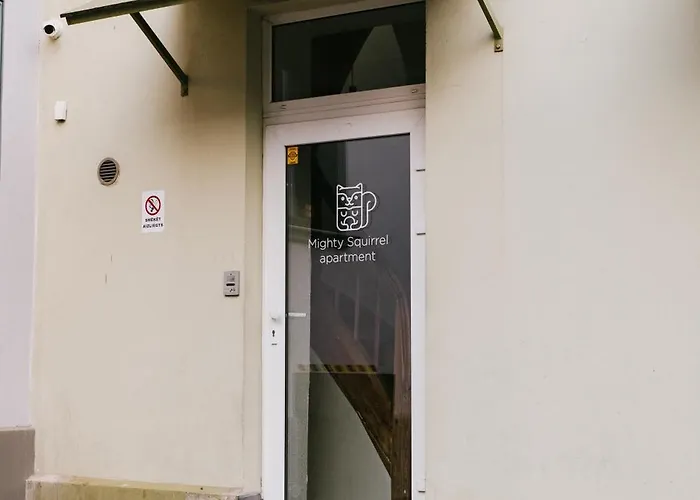 Apartment Mighty Squirrel *